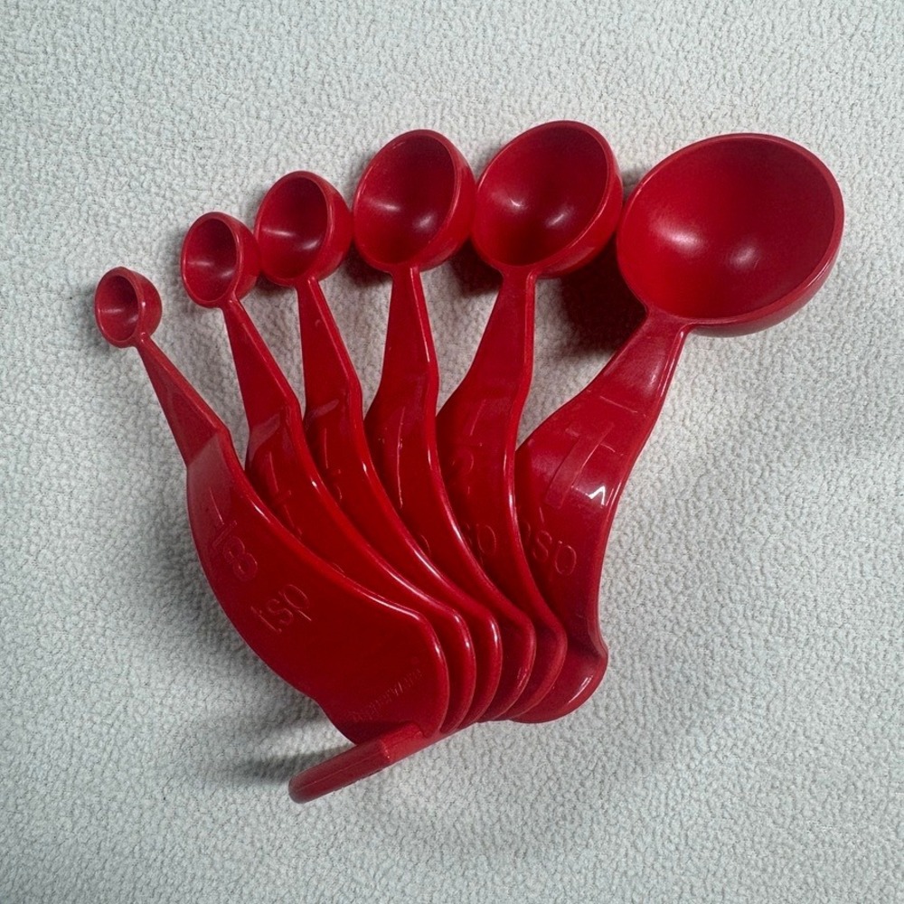 Tupperware Red Measuring Spoons Set of 6 with D-Ring 1/8 tsp to 1 Tbsp